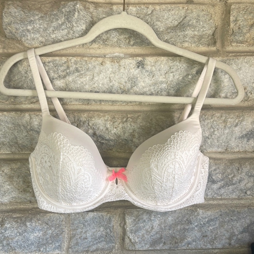 Body By‎ Victoria Lined Demi Crochet Lace Bra Size 34DD